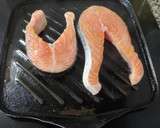 Foto del paso 3 de la receta: Salmón en salsa Menier