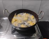 A picture of step 3 of Pakoda.