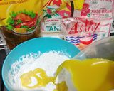 Foto langkah ke 4 dari resep Ayam Goreng Kremes.