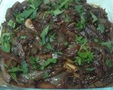 Foto del paso 4 de la receta Higado de cordero con cebolla confitada al vino dorado