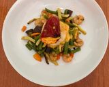 Foto del paso 7 de la receta: Merluza con Pimientos Rellenos de Bacalao y Verduras Salteadas
