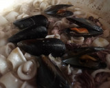 Foto del paso 11 de la receta: Paella de marisco en sartén, con caldo dashi, (Japón), paso a paso