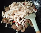 Foto langkah ke 4 dari resep Tumis Pedas Jamur Shimeji Putih.