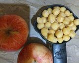 A picture of step 1 of Simple chana salad.