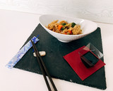 Foto del paso 7 de la receta: Noodles de arroz, pollo y verduras