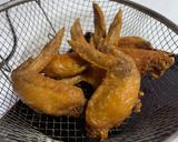 รูปขั้นตอนการทำที่ 6 ของ ปีกไก่ทอดเกลือ กรอบนอกนุ่มใน