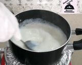 A picture of step 2 of Custard popsicles.