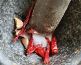 รูปขั้นตอนการทำที่ 4 ของ ตำกุ้งสด ถั่วฝักยาว