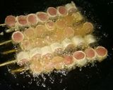 Foto langkah ke 3 dari resep Sosis Gulung Pangsit.