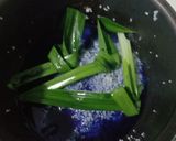 Foto langkah ke 3 dari resep Nasi lemak bunga telang.