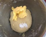 Foto langkah ke 3 dari resep Cheesy garlic roll bread.