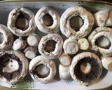 Juhtúróval töltött gombafejek recept fázis 1 fotója