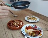 A picture of step 4 of Huevos en Salmorejo (Castile and León).