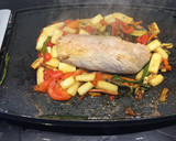 Foto del paso 3 de la receta: Solomillo de cerdo a la plancha con verduritas