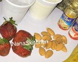 A picture of step 1 of Banana strawberry and almond smoothie.