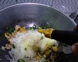 Foto langkah ke 4 dari resep Bihun goreng.