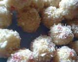 Foto langkah ke 4 dari resep Rice ball mudah isi sosis.