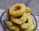 Foto langkah ke 9 dari resep Donat Maizena.