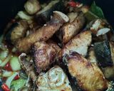 Foto langkah ke 3 dari resep Ikan buri kecap pedas.