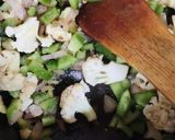 A picture of step 4 of Fulkobichi Rassa Bhaji (cauliflower curry).