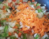 Foto del paso 5 de la receta: Galta de cerdo guisada con verdura y tomate seco a la Camarlenca