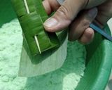 Foto langkah ke 3 dari resep Kue Putu Bambu.