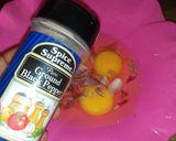 A picture of step 2 of Clove fried egg.