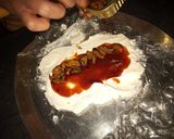 Foto del paso 3 de la receta: Rollo de queso con mejillones ahumados y mermelada