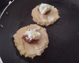 Foto del paso 2 de la receta: Pancitos🥐de yuca con queso🧀 y bocadillo de guayaba🍯en sartén😜