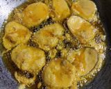 A picture of step 3 of Brinjal Pakoda.