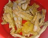 Hình bước làm 1 của món Canh măng khô chay