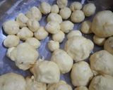 Foto langkah ke 7 dari resep Bakso Aci Isi Ayam Suwir Kuah Kuning.