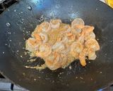 A picture of step 2 of Stir-Fried Green Beans with Shrimp.