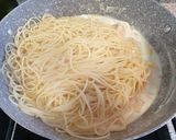 Foto del paso 5 de la receta: Espaguetis con salmón ahumado y huevos de codorniz