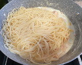 Foto del paso 5 de la receta: Espaguetis con salmón ahumado y huevos de codorniz