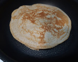 Foto del paso 3 de la receta: Mega tortita de trigo sarraceno con yogur y uvas