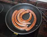 Foto del paso 4 de la receta: Huevos fritos con papas y chistorra método tradicional