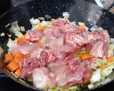 Foto del paso 2 de la receta: Pollo en salsa