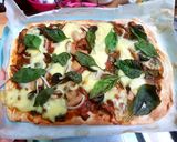 Foto langkah ke 5 dari resep Margherita Pizza 🍕Thin and Crispy.. pasti nagih!.