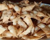 खारी शंकरपाळी (Khari shankarpali recipe in marathi) रेसिपी स्टेप 4 फोटो 