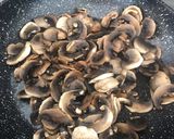 Une image de l'étape 1 de Paupiettes de poulet au roquefort/champignons.