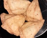 A picture of step 5 of Chicken veg Samosas.