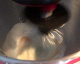 Foto del paso 3 de la receta Tarta rellena de mermelada de fresa y cobertura de chocolate blanco