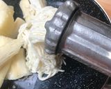 Foto del paso 2 de la receta: Empanadas de mandioca, o pastel mandi’o en idioma guaraní