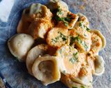 Foto del paso 3 de la receta: Capelletti de verdura y pollo con salsa de pimiento