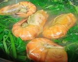 Hình bước làm 3 của món Canh rau muống nấu tôm càng xanh chua cay