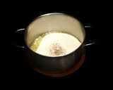 Foto del paso 3 de la receta: Ravioles de queso con salsa de queso cheddar y huevo frito