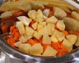 Foto del paso 3 de la receta: Crema de berenjenas, calabacín, patatas y zanahorias