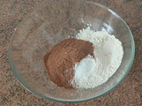 Bizcocho vegano de chocolate en microondas