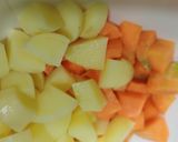 Hình bước làm 1 của món Bánh mì nướng Canape cho tiệc Giáng Sinh